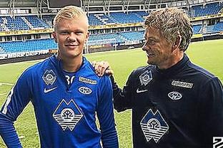 轻伤不下火线！记者：姆巴佩左手无名指骨折，但仍将出战曼城