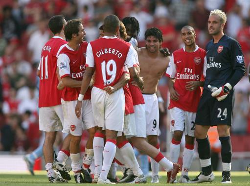 阿隆索在皇家马德里时间已经不多齐达内和阿尔韦罗亚正等着他上场