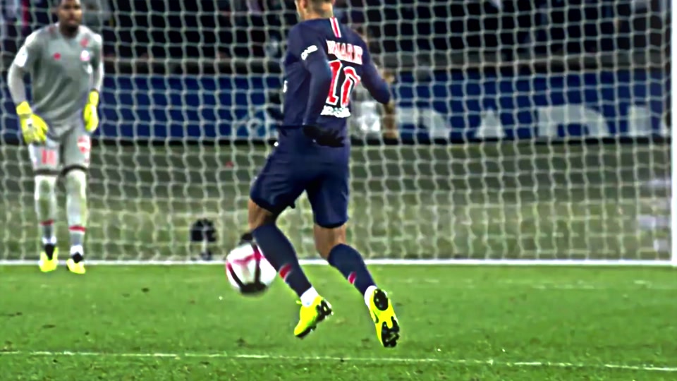 图片报：法兰克福解雇队医，因其在球队下榻酒店治疗对手球员