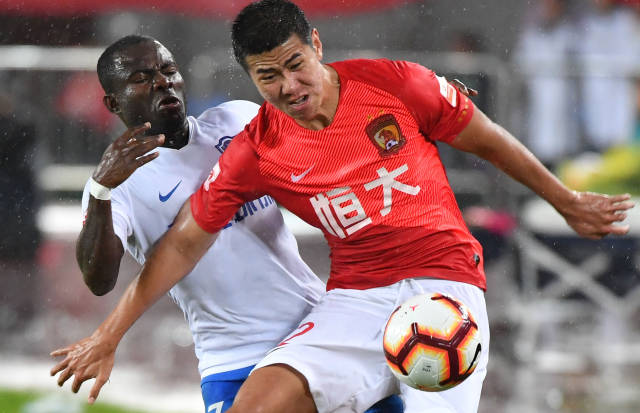 欧文快攻压哨上篮，全场沸腾