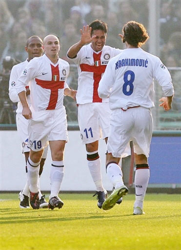 完美表现！哈维·西蒙斯半场传射建功，取得热刺生涯处子球