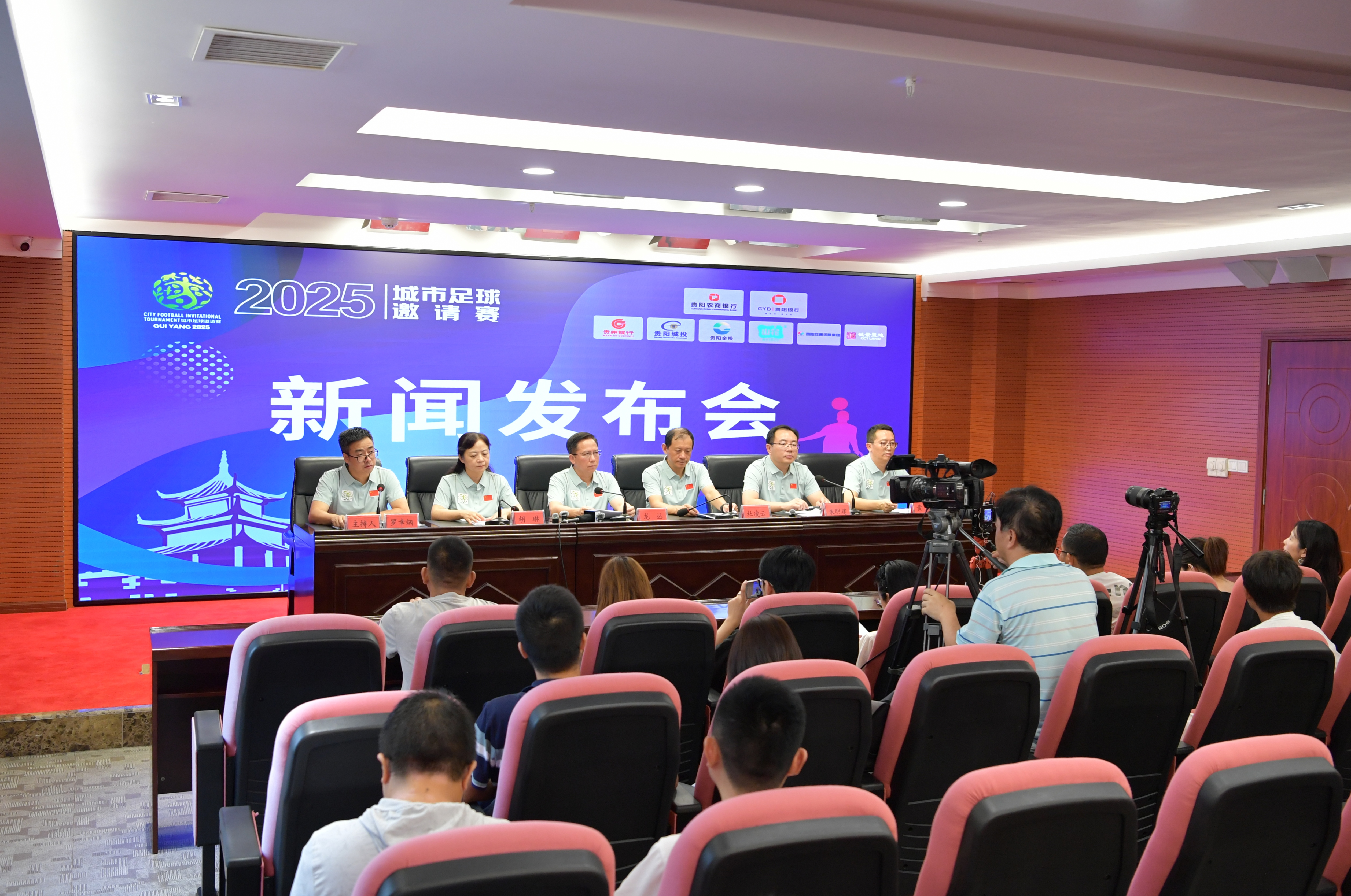BLG赛后群访：斯莫德这个英雄需要团队牺牲很多
